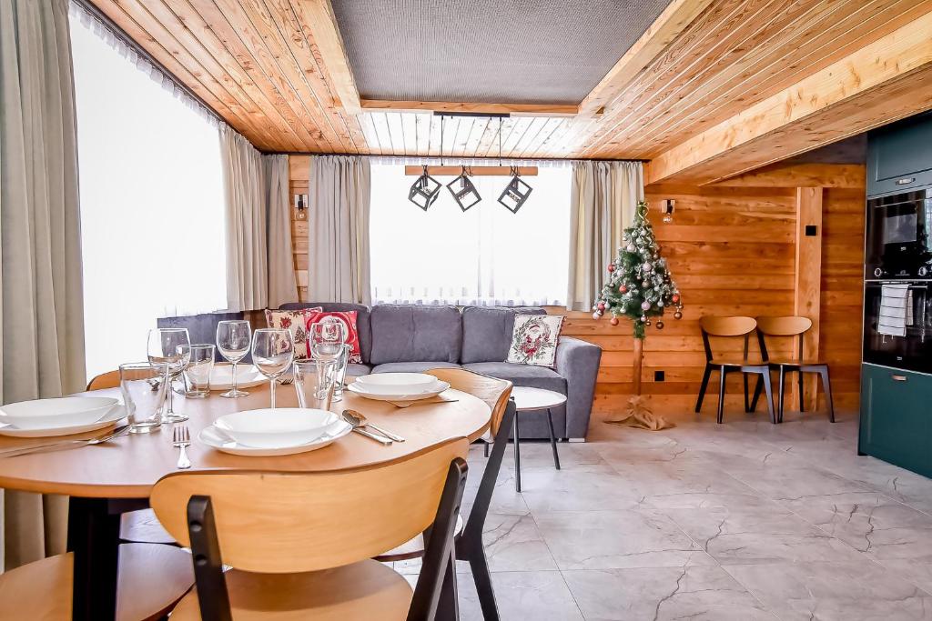 Two-Bedroom Apartment with Mountain View at Apartament Hanka z Jacuzzi i widokiem na góry